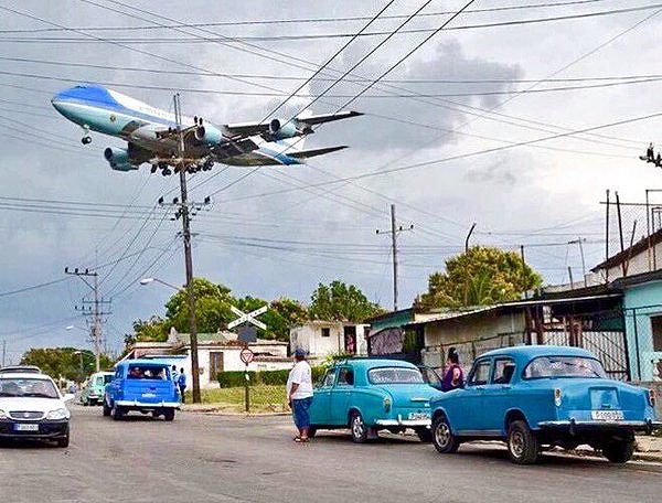 Air Force One landing in Cuba.jpg